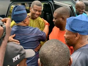Read more about the article Pastor Enoch Adeboye Meets Gov. Ademola Adeleke & Anoints Him