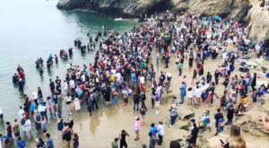 Read more about the article Greg Laurie’s “Jesus Revolution” Baptism At Pirates Cove Beach Sees Over 4,000 People Baptized